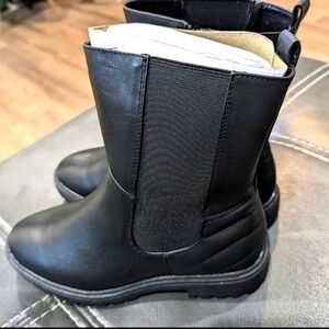 boots Evans women's Size 5 Extra Wide winter boots pairs nice w/ Jeans & sweater
